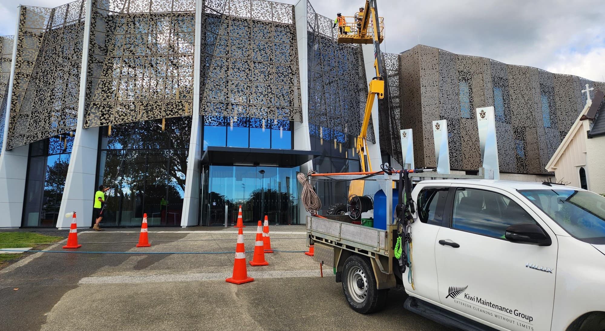 Kiwi Maintenance Group crew cleaning a commercial building at height
